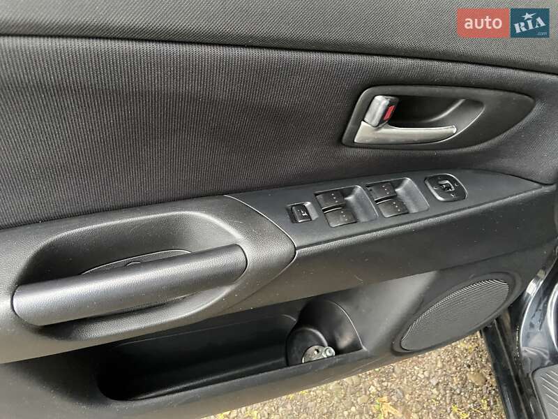 Хэтчбек Mazda 3 2004 в Косове фото 13 Хэтчбек Mazda 3 2004 в Косове