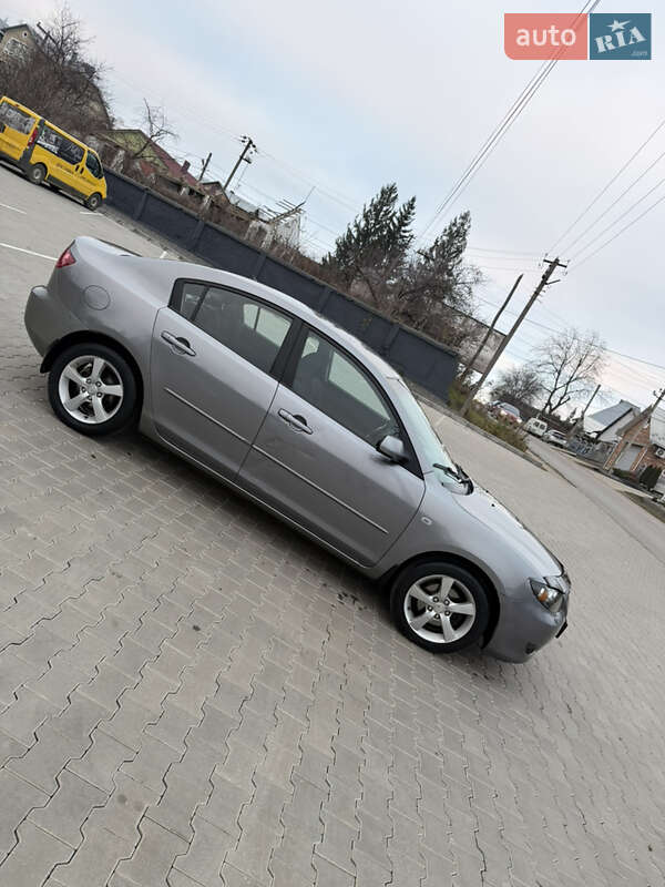 Седан Mazda 3 2005 в Чернівцях