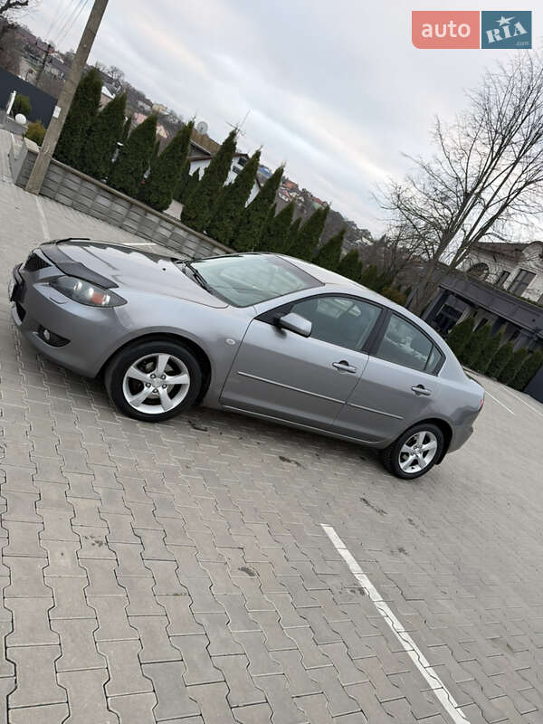 Седан Mazda 3 2005 в Чернівцях