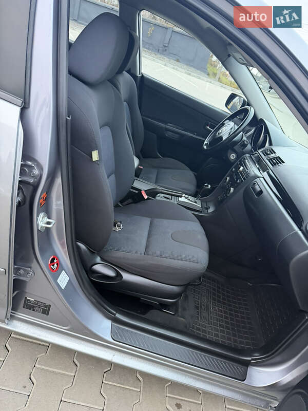 Седан Mazda 3 2005 в Чернівцях