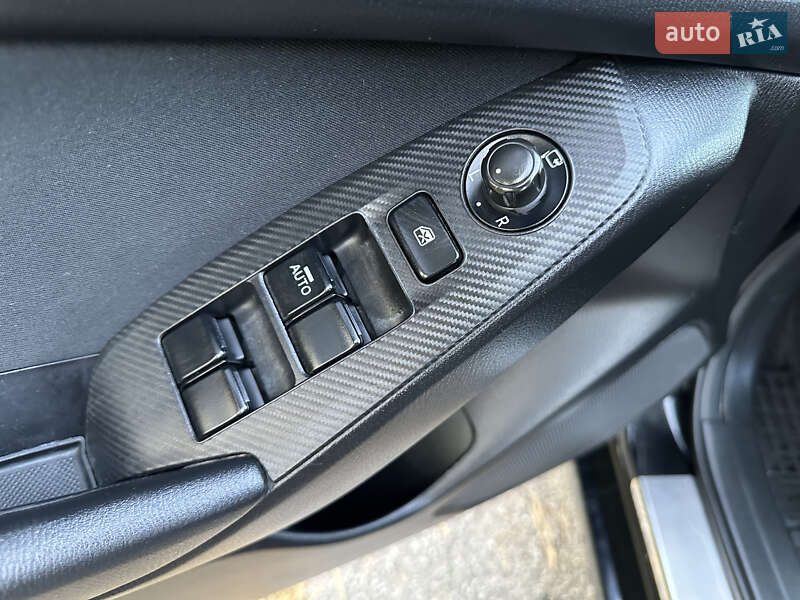 Хэтчбек Mazda 3 2016 в Киеве