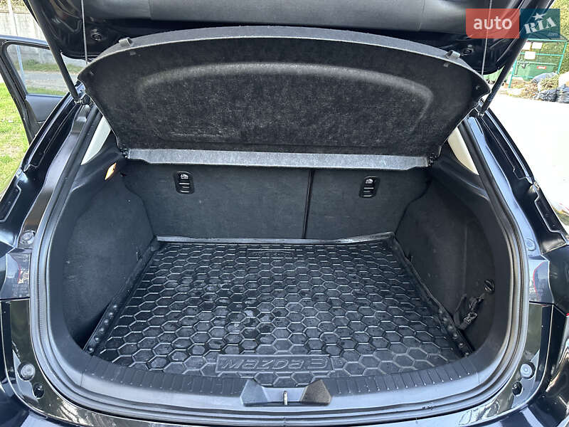 Хэтчбек Mazda 3 2016 в Киеве