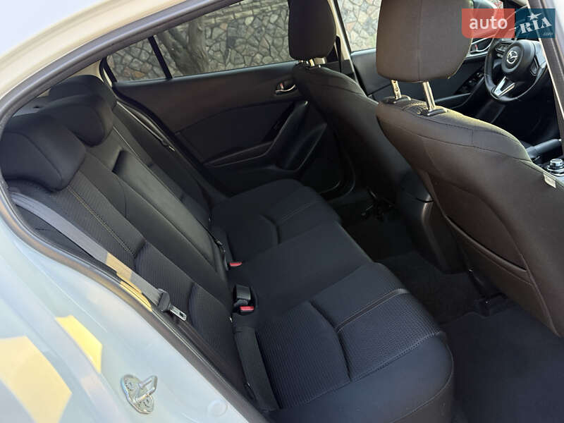 Седан Mazda 3 2017 в Киеве фото 17 Седан Mazda 3 2017 в Киеве