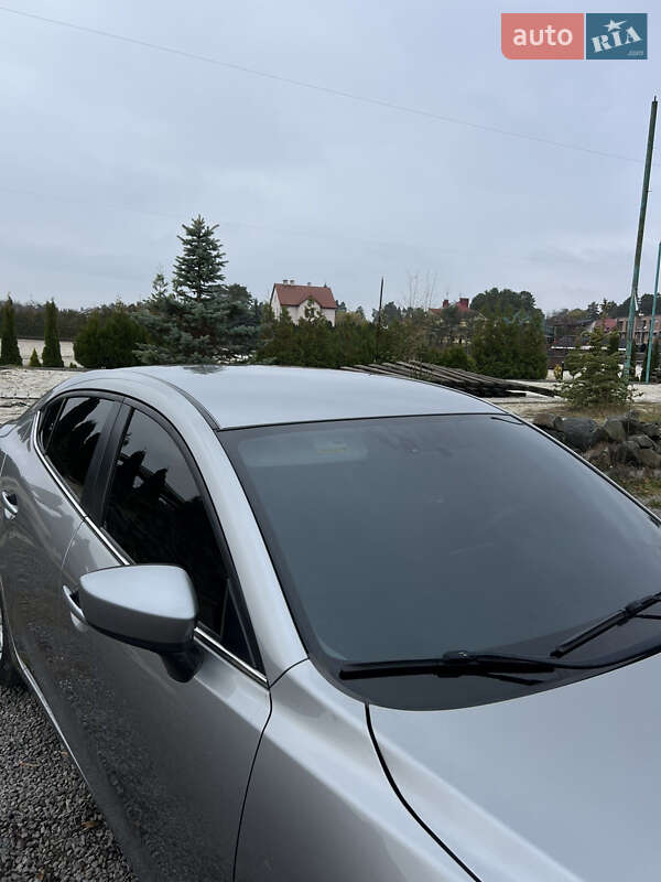 Седан Mazda 3 2016 в Николаеве