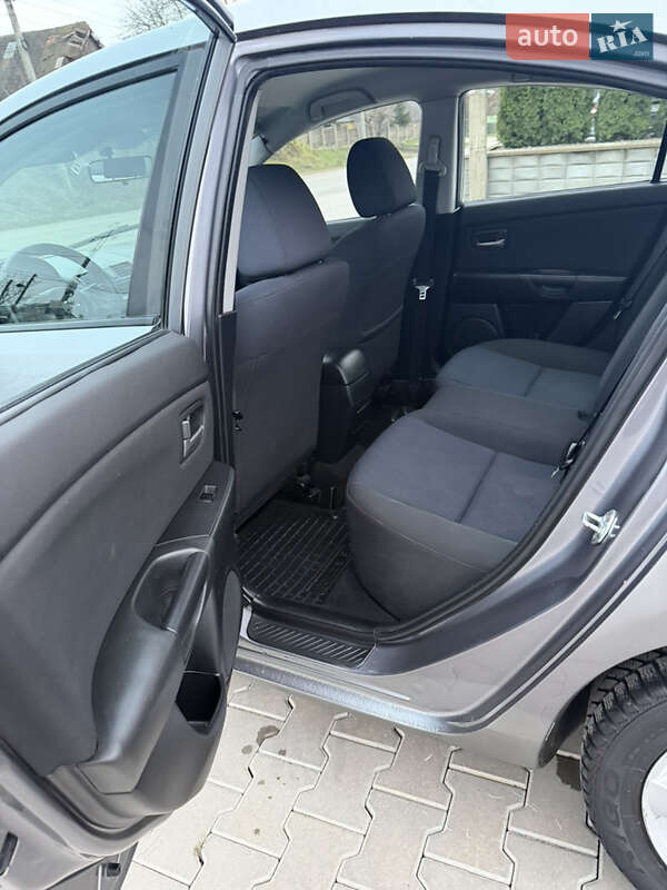 Хэтчбек Mazda 3 2004 в Черновцах