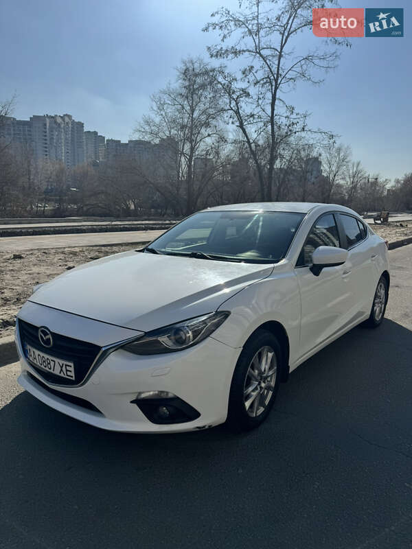 Седан Mazda 3 2015 в Киеве