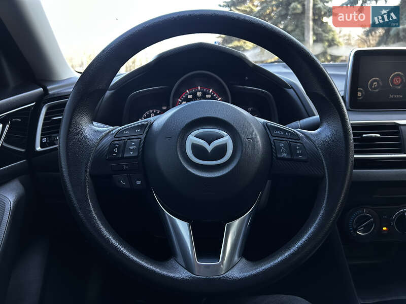 Седан Mazda 3 2016 в Миколаєві