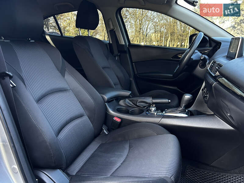 Седан Mazda 3 2016 в Миколаєві