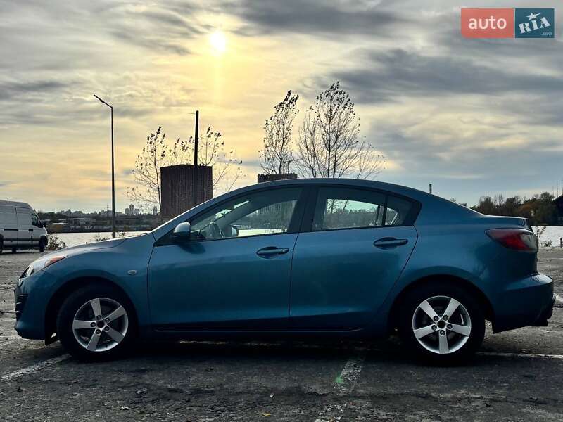 Седан Mazda 3 2010 в Киеве фото Седан Mazda 3 2010 в Киеве
