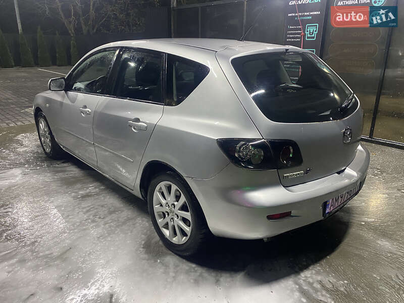 Хэтчбек Mazda 3 2004 в Звягеле