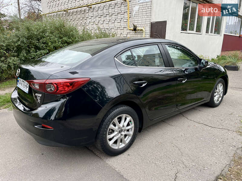 Седан Mazda 3 2015 в Черкасах
