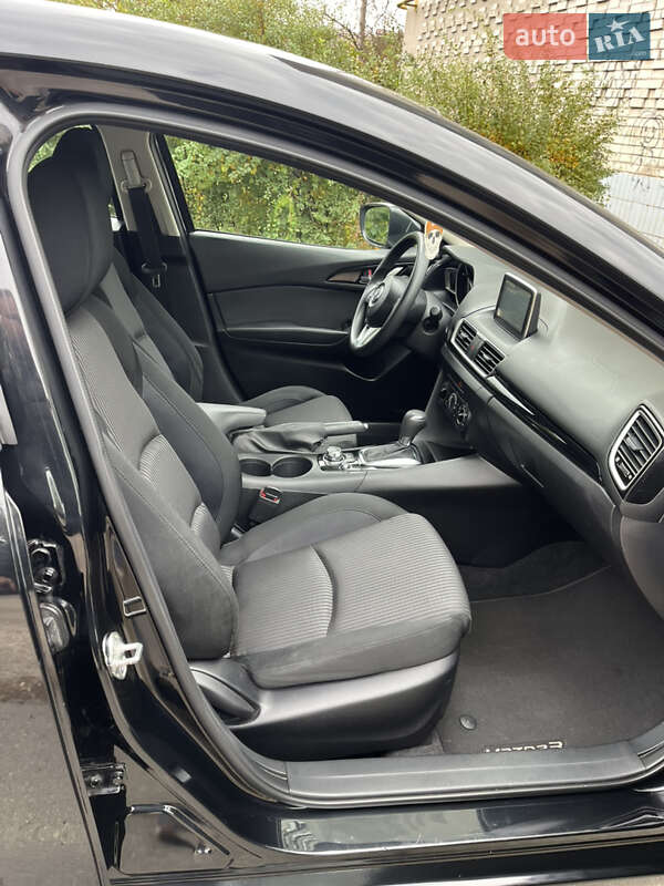 Седан Mazda 3 2015 в Черкасах