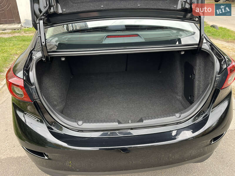 Седан Mazda 3 2015 в Черкасах