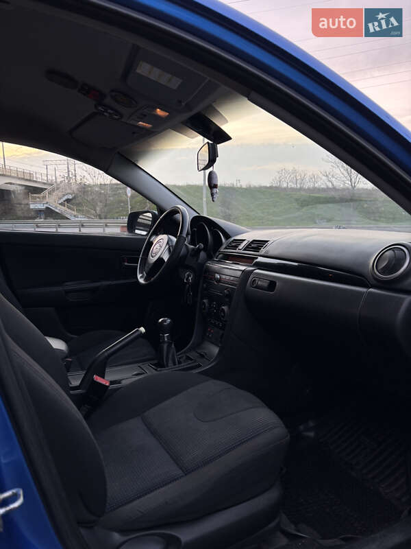 Седан Mazda 3 2004 в Одессе