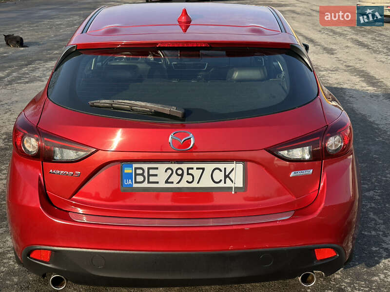 Хэтчбек Mazda 3 2015 в Южноукраинске