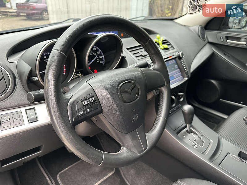 Седан Mazda 3 2012 в Миколаєві