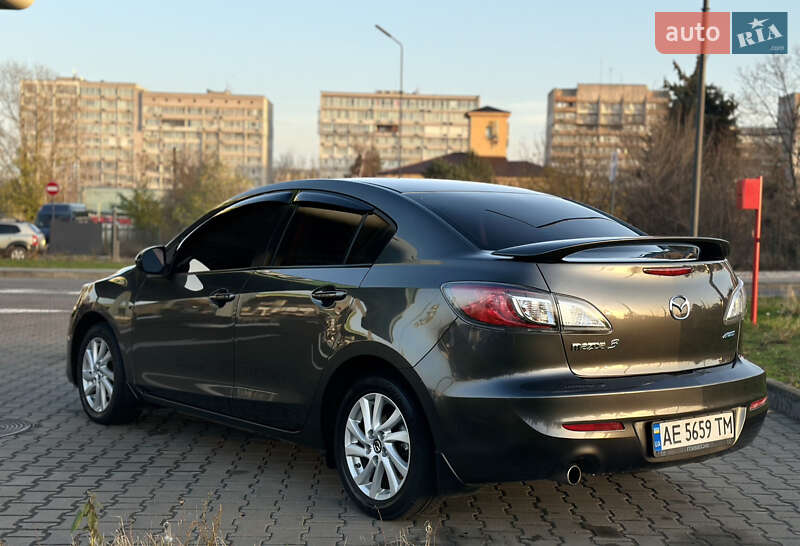 Седан Mazda 3 2013 в Дніпрі