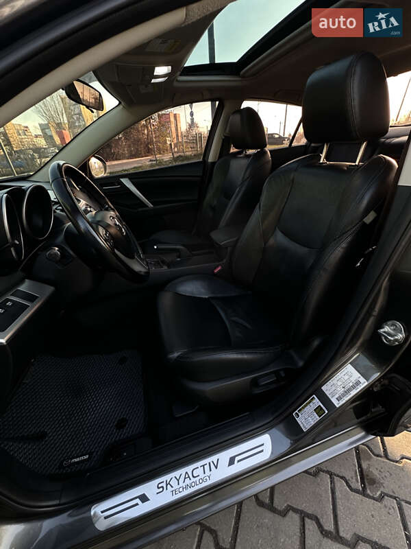 Седан Mazda 3 2013 в Дніпрі