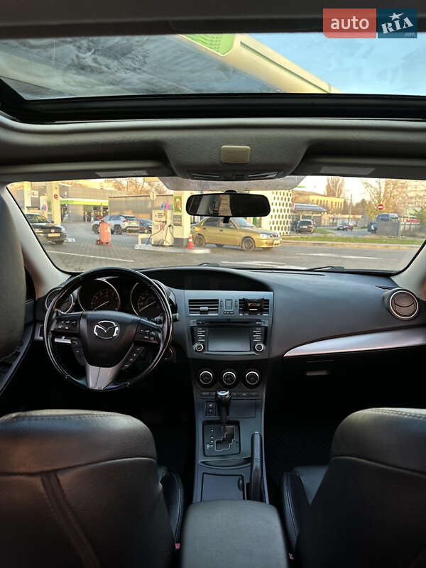 Седан Mazda 3 2013 в Дніпрі
