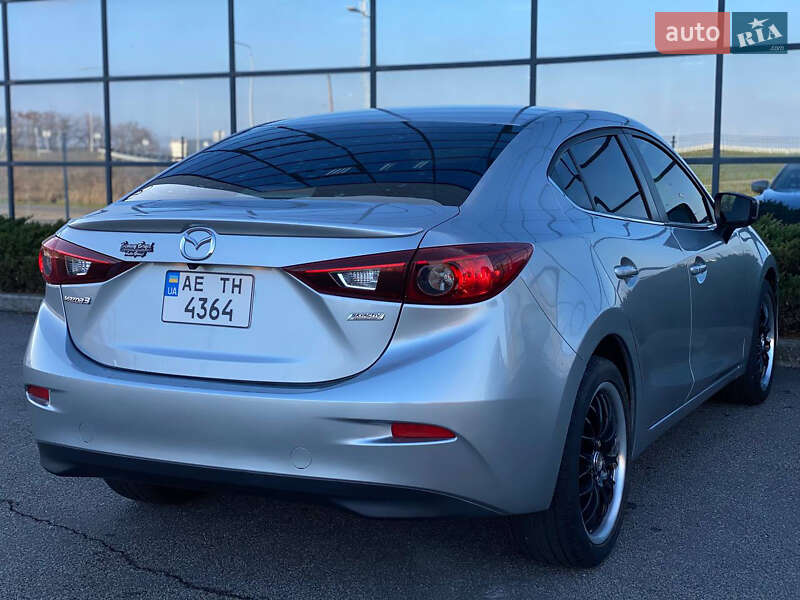 Седан Mazda 3 2017 в Дніпрі