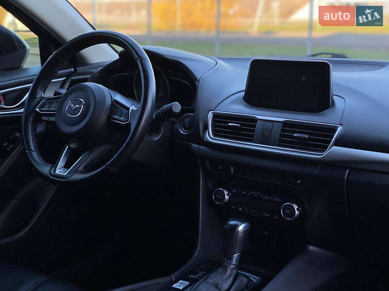 Седан Mazda 3 2017 в Дніпрі
