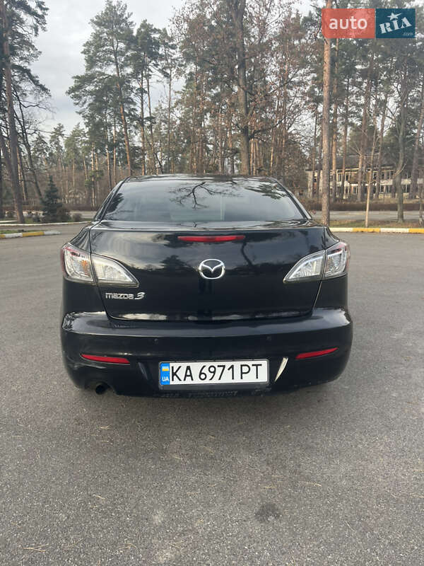 Седан Mazda 3 2012 в Бучі