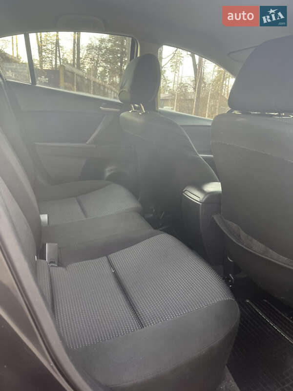 Седан Mazda 3 2012 в Бучі