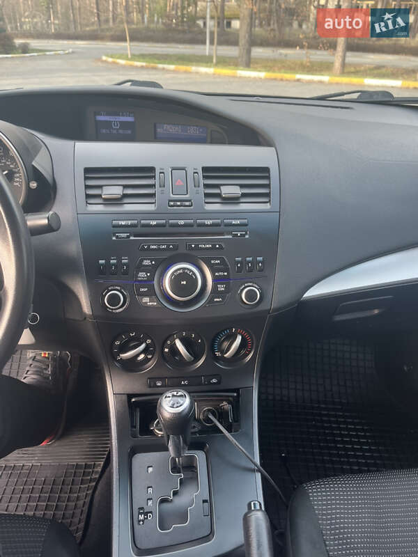 Седан Mazda 3 2012 в Бучі