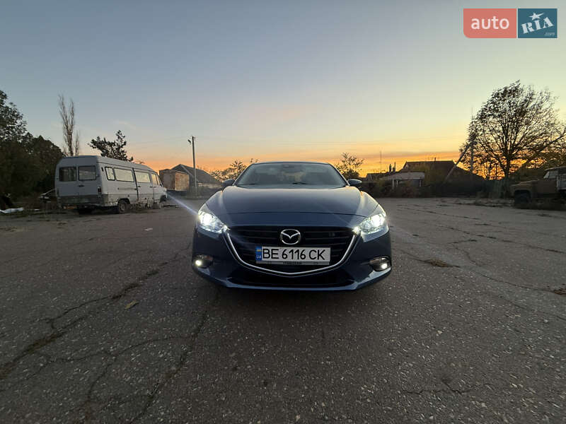 Седан Mazda 3 2017 в Николаеве