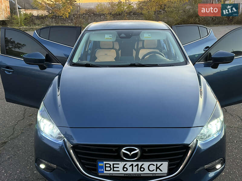 Седан Mazda 3 2017 в Николаеве