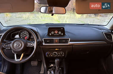 Седан Mazda 3 2017 в Николаеве