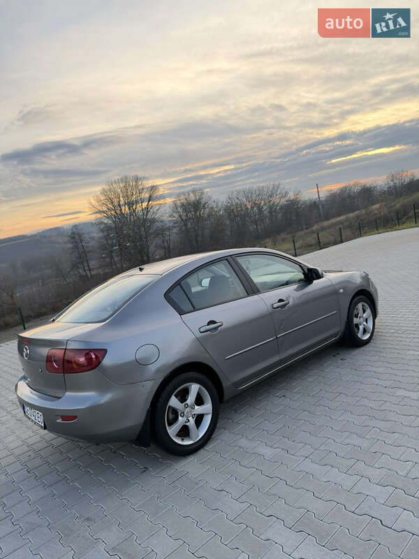 Хэтчбек Mazda 3 2004 в Черновцах