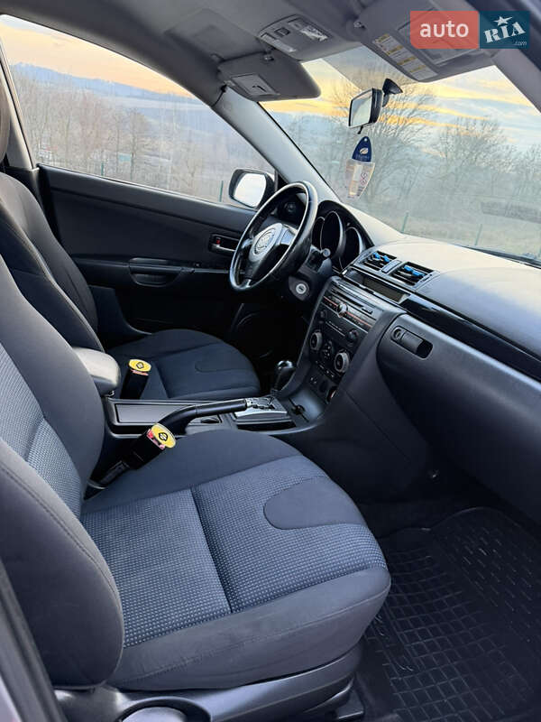Хэтчбек Mazda 3 2004 в Черновцах