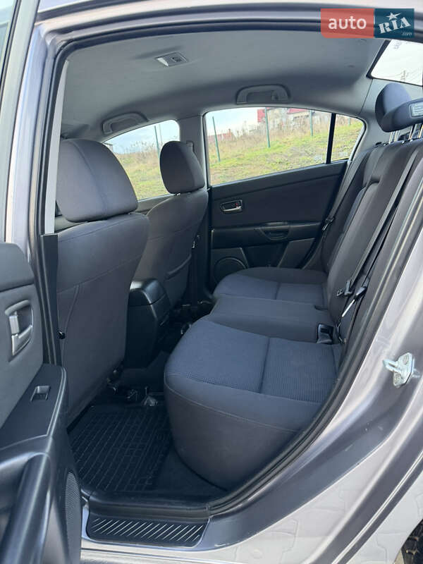 Хэтчбек Mazda 3 2004 в Черновцах