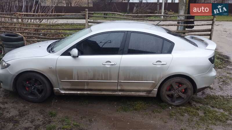 Седан Mazda 3 2005 в Староконстантинове