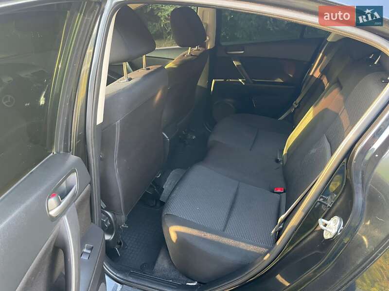 Седан Mazda 3 2012 в Хмельницькому