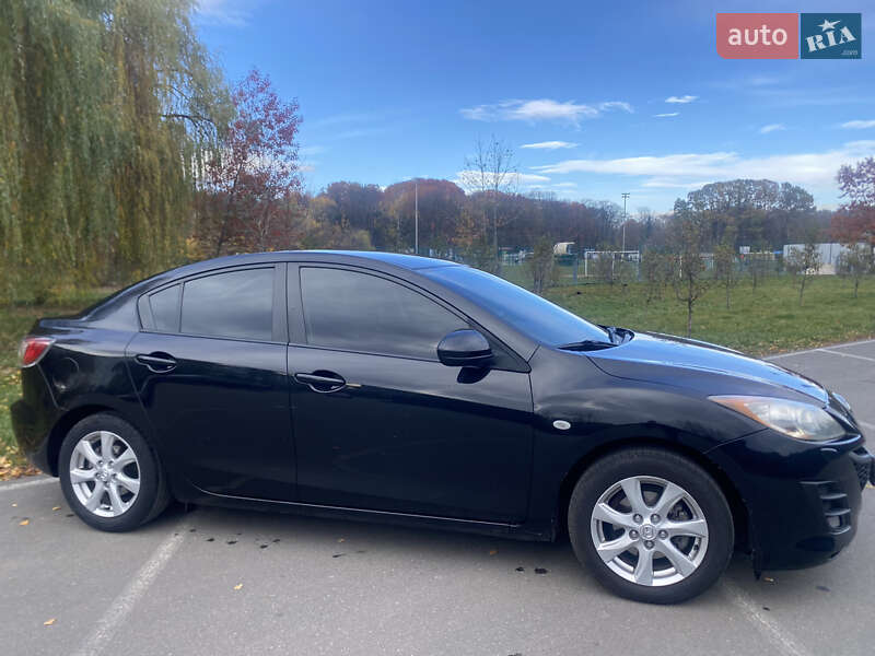 Седан Mazda 3 2011 в Ивано-Франковске