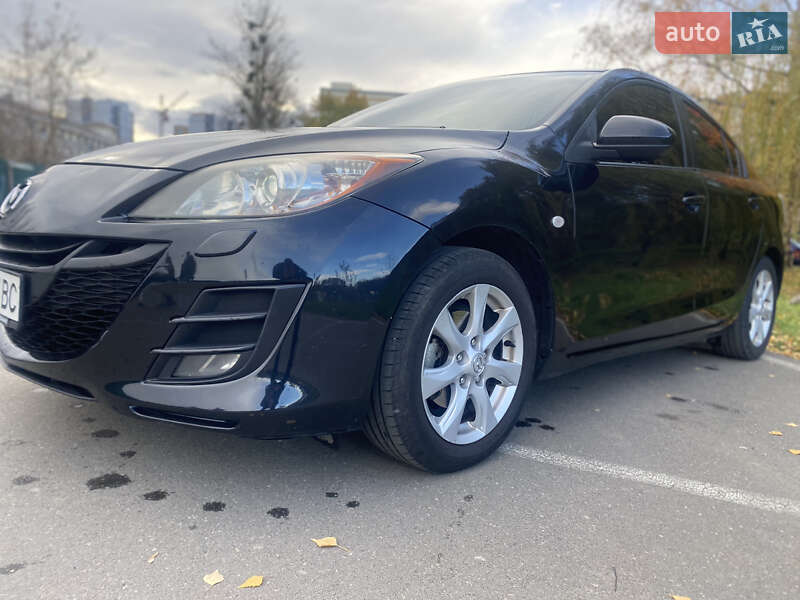 Седан Mazda 3 2011 в Ивано-Франковске