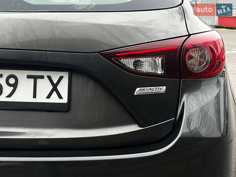 Седан Mazda 3 2017 в Днепре