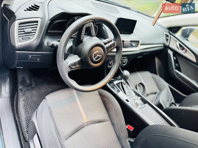 Седан Mazda 3 2017 в Львові