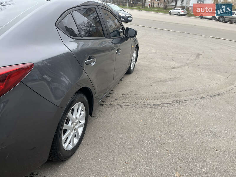 Седан Mazda 3 2016 в Харькове
