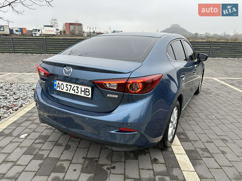 Седан Mazda 3 2017 в Мукачево