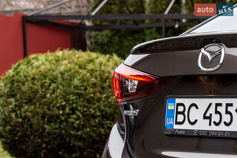 Седан Mazda 3 2015 в Львове