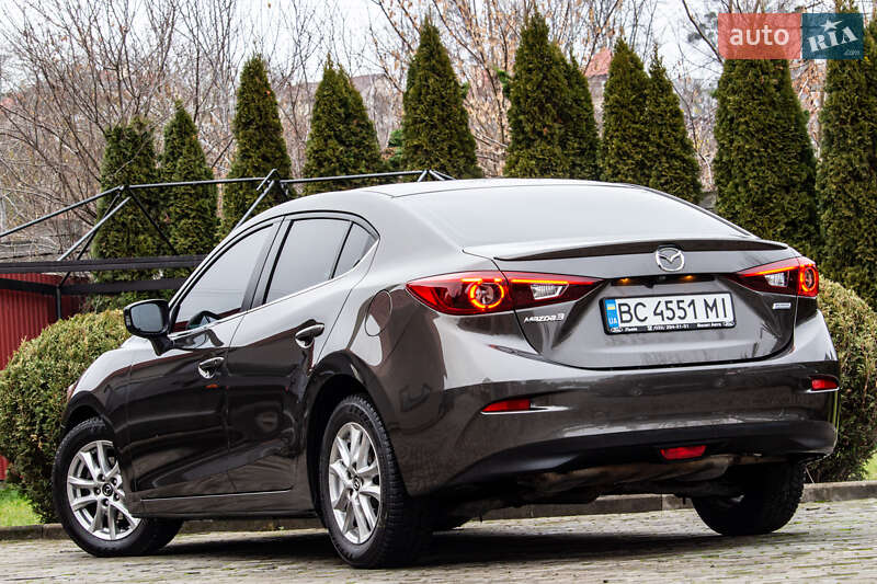 Седан Mazda 3 2015 в Львове