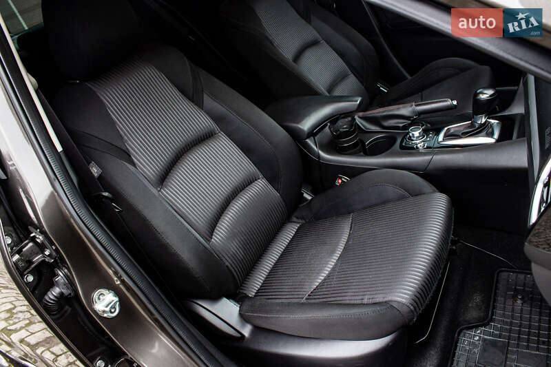 Седан Mazda 3 2015 в Львове