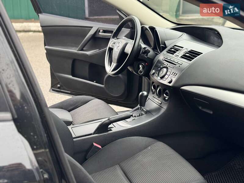 Седан Mazda 3 2012 в Киеве