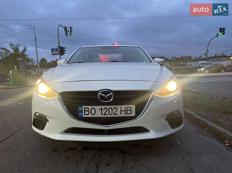 Седан Mazda 3 2015 в Киеве