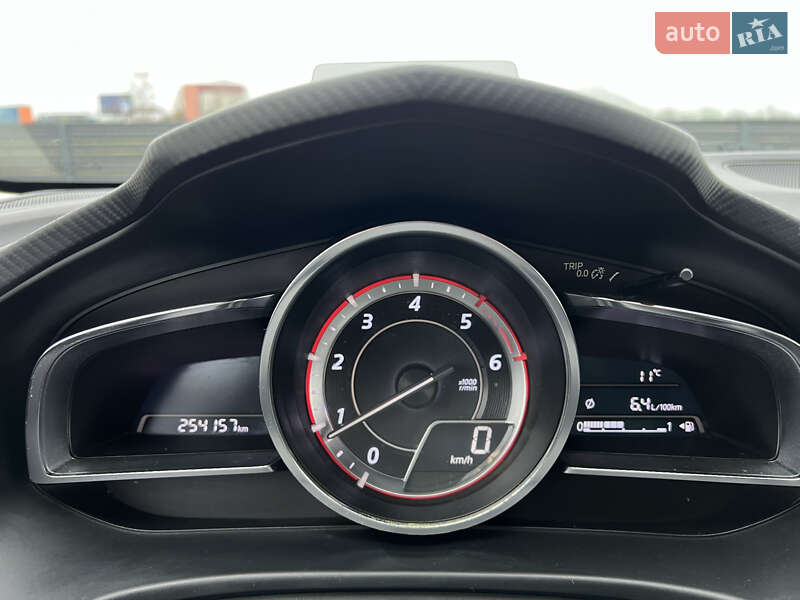 Хэтчбек Mazda 3 2015 в Мукачево