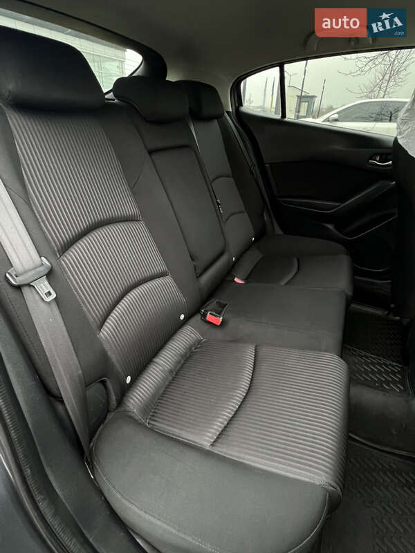 Хэтчбек Mazda 3 2015 в Мукачево