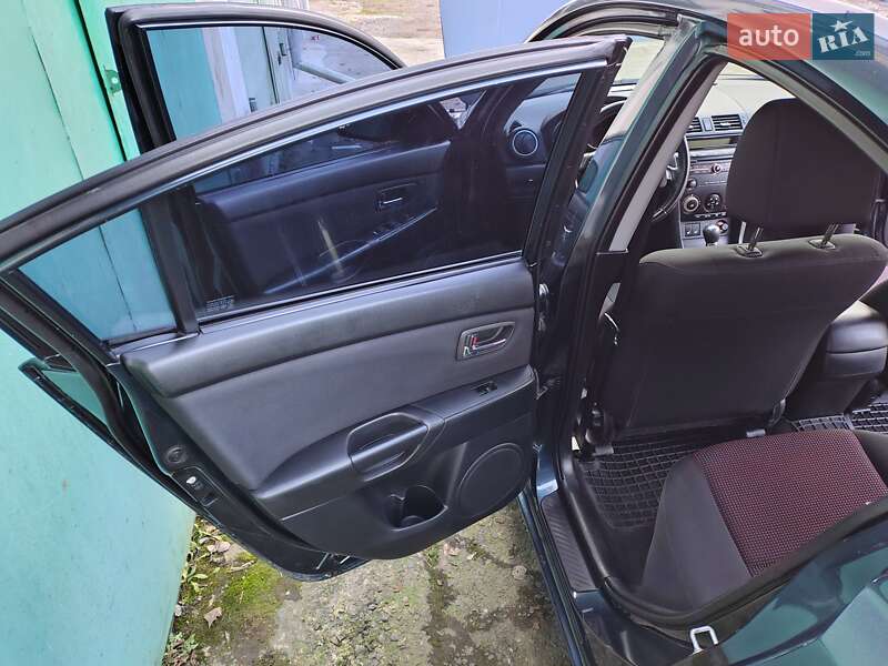 Седан Mazda 3 2006 в Ровно